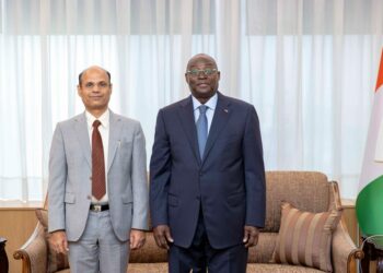 Les photos de l’entretien du Vice-Président M. Tiémoko Meyliet KONE, avec l’Ambassadeur de l’Inde en…
