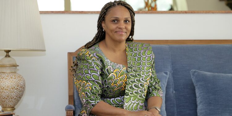 Le président Alassane Ouattara a échangé avec la Ministre d’Etat Ministre des Affaires Etrangères de la Guinée-Bissau, Mme Suzi Carla Barbosa….