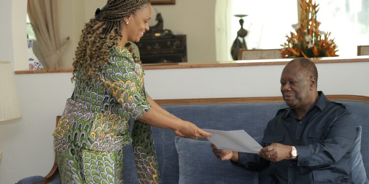 Le président Alassane Ouattara a échangé avec la Ministre d’Etat Ministre des Affaires Etrangères de la Guinée-Bissau, Mme Suzi Carla Barbosa….