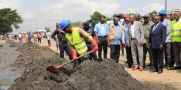 Abobo/Prévention des inondations: Bouaké Fofana lance le curage des caniveaux