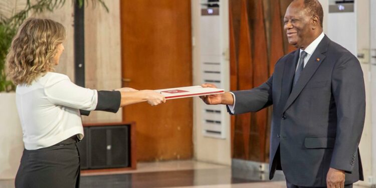 Le Président Alassane OUATTARA, a reçu, le 02 mars 2023, au Palais présidentiel, les lettres de créance de huit (8) nouveaux Ambassadeurs