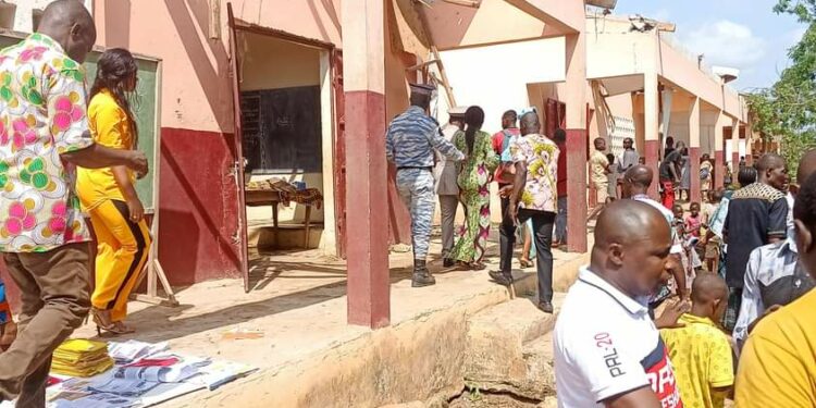 La tornade décoiffe des habitations dans le village d’un des proches de Kandia