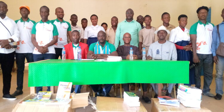 L’Amicale des anciens élèves du lycée GAF équipe la bibliothèque de 500 ouvrages