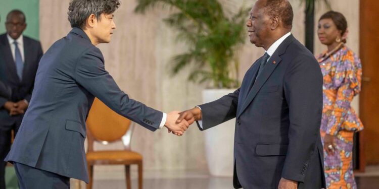 Le Président Alassane OUATTARA, a reçu, le 02 mars 2023, au Palais présidentiel, les lettres de créance de huit (8) nouveaux Ambassadeurs