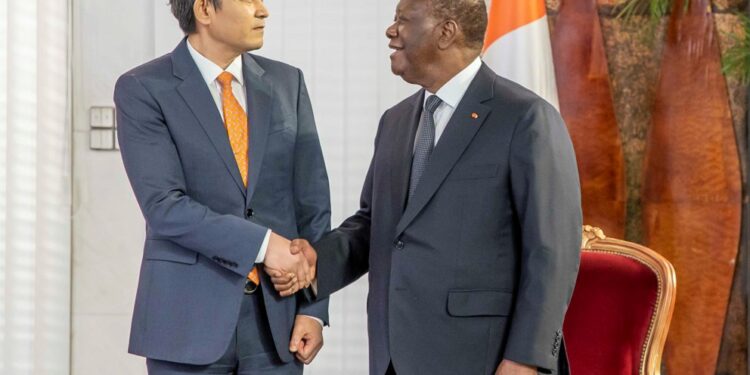 Le Président Alassane OUATTARA, a reçu, le 02 mars 2023, au Palais présidentiel, les lettres de créance de huit (8) nouveaux Ambassadeurs
