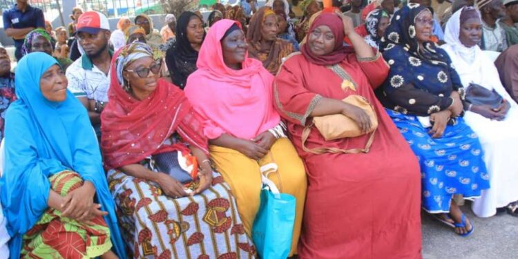 Le ministre Claude Paulin Danho, député-maire de la commune d’Attecoubé, donne le sourire aux musulmans….