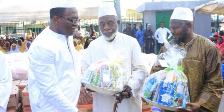 Le ministre Claude Paulin Danho, député-maire de la commune d’Attecoubé, donne le sourire aux musulmans….