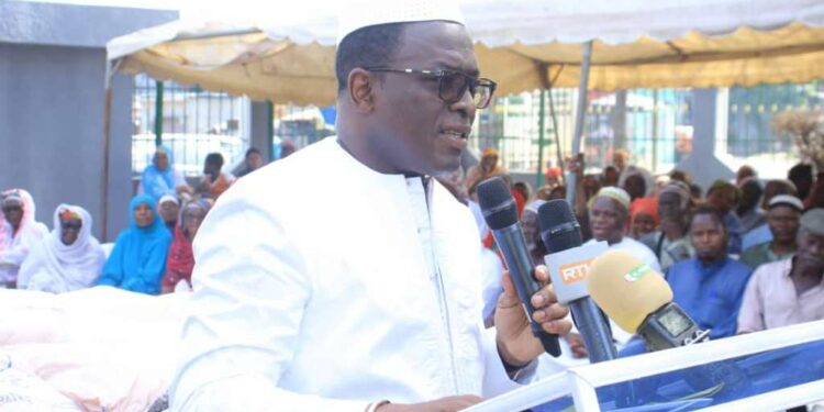 Le ministre Claude Paulin Danho, député-maire de la commune d’Attecoubé, donne le sourire aux musulmans….