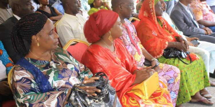 Le ministre Claude Paulin Danho, député-maire de la commune d’Attecoubé, donne le sourire aux musulmans….
