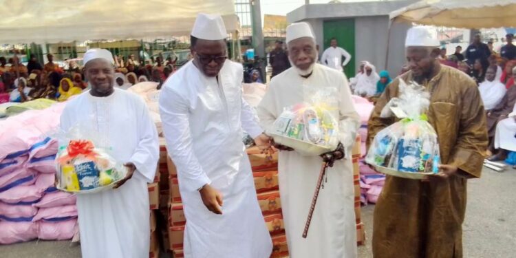 Le ministre Claude Paulin Danho, député-maire de la commune d’Attecoubé, donne le sourire aux musulmans….