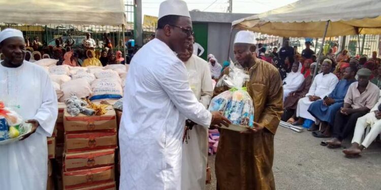 Le ministre Claude Paulin Danho, député-maire de la commune d’Attecoubé, donne le sourire aux musulmans….
