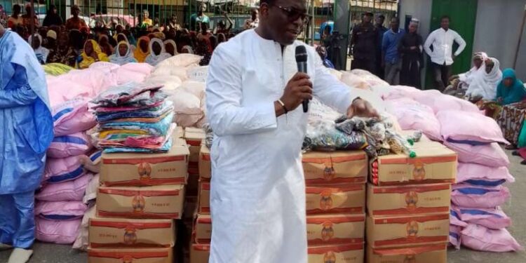 Le ministre Claude Paulin Danho, député-maire de la commune d’Attecoubé, donne le sourire aux musulmans….