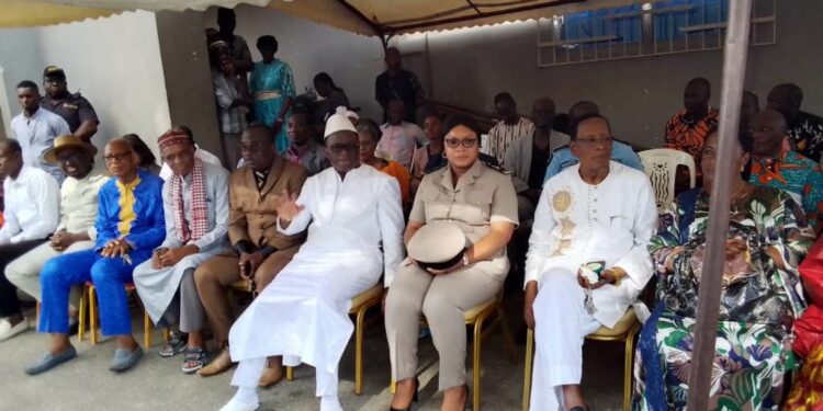 Le ministre Claude Paulin Danho, député-maire de la commune d’Attecoubé, donne le sourire aux musulmans….