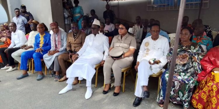 Le ministre Claude Paulin Danho, député-maire de la commune d’Attecoubé, donne le sourire aux musulmans….