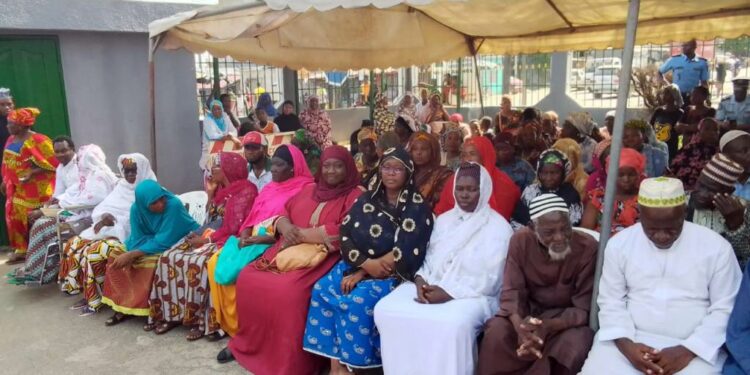 Le ministre Claude Paulin Danho, député-maire de la commune d’Attecoubé, donne le sourire aux musulmans….
