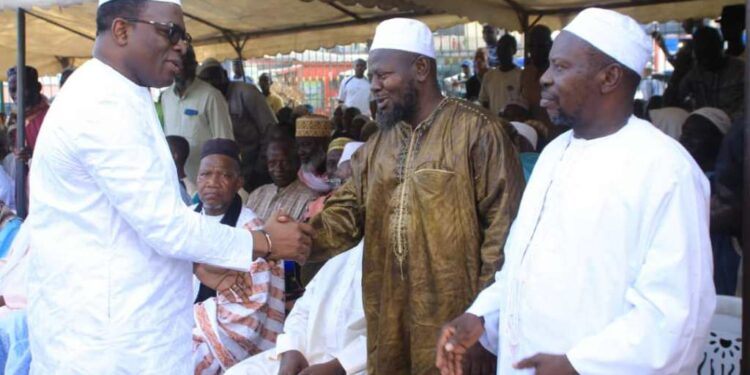 Le ministre Claude Paulin Danho, député-maire de la commune d’Attecoubé, donne le sourire aux musulmans….