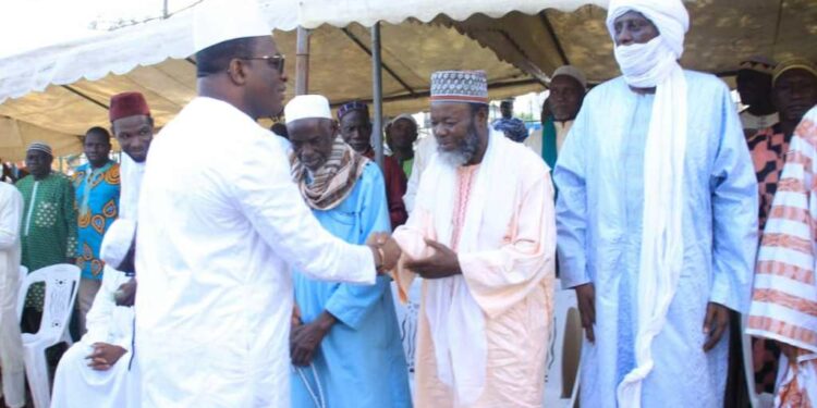 Le ministre Claude Paulin Danho, député-maire de la commune d’Attecoubé, donne le sourire aux musulmans….