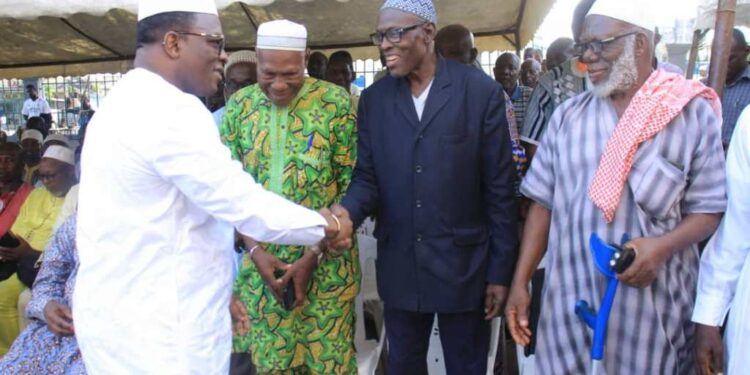 Le ministre Claude Paulin Danho, député-maire de la commune d’Attecoubé, donne le sourire aux musulmans….