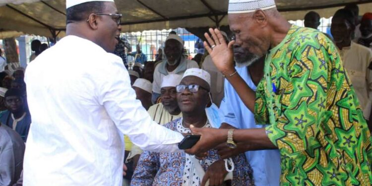 Le ministre Claude Paulin Danho, député-maire de la commune d’Attecoubé, donne le sourire aux musulmans….