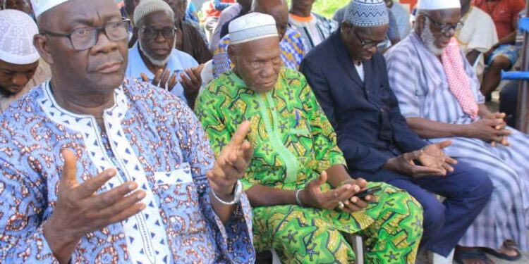 Le ministre Claude Paulin Danho, député-maire de la commune d’Attecoubé, donne le sourire aux musulmans….