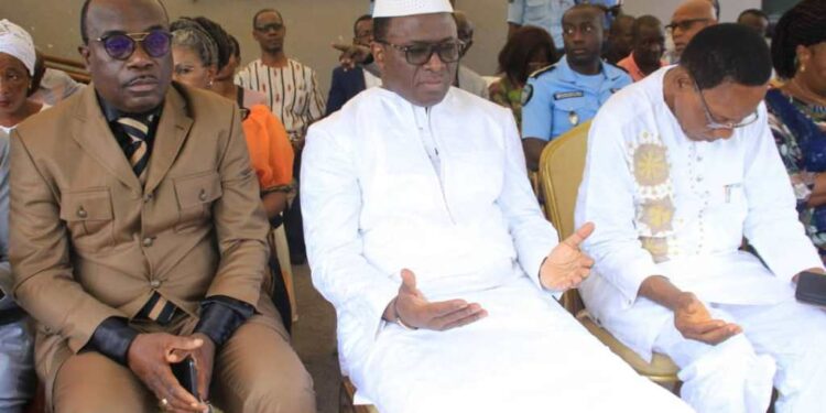 Le ministre Claude Paulin Danho, député-maire de la commune d’Attecoubé, donne le sourire aux musulmans….