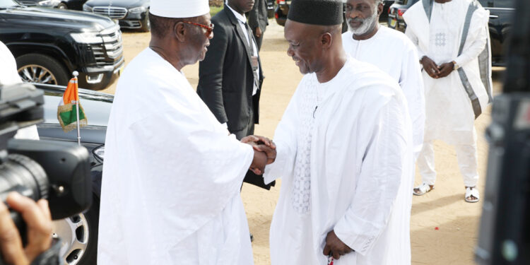 Les photos de la prière du Ramadan à la grande mosquée de la Riviera Golf, le vendredi 21 avril 2023, en présence du président de la République Alassane Ouattara.