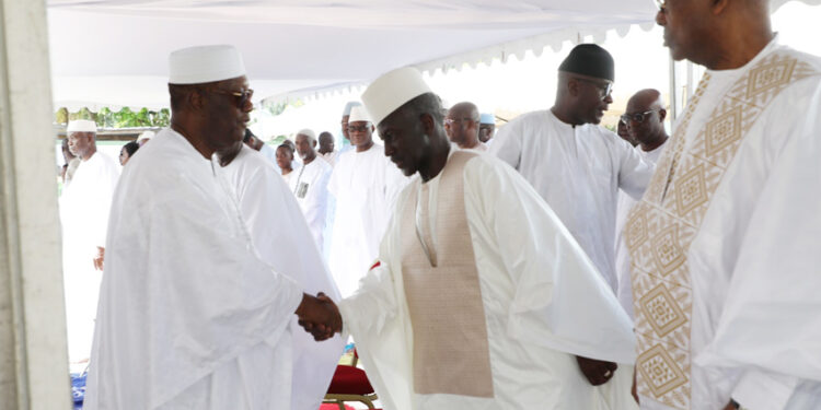 Les photos de la prière du Ramadan à la grande mosquée de la Riviera Golf, le vendredi 21 avril 2023, en présence du président de la République Alassane Ouattara.