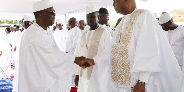 Les photos de la prière du Ramadan à la grande mosquée de la Riviera Golf, le vendredi 21 avril 2023, en présence du président de la République Alassane Ouattara.