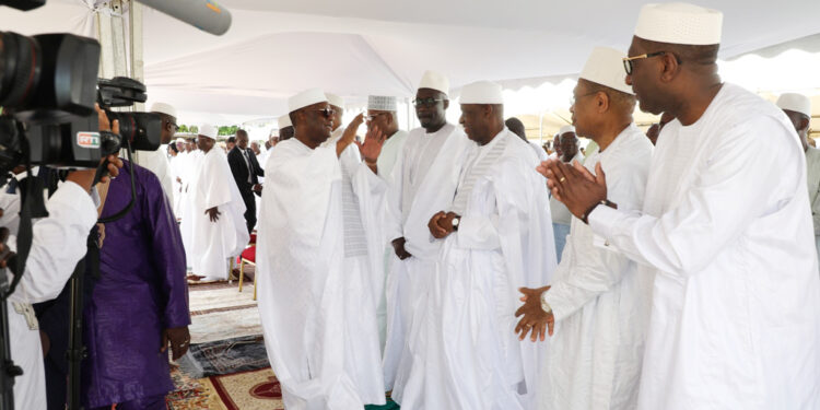 Les photos de la prière du Ramadan à la grande mosquée de la Riviera Golf, le vendredi 21 avril 2023, en présence du président de la République Alassane Ouattara.