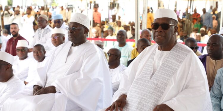 Les photos de la prière du Ramadan à la grande mosquée de la Riviera Golf, le vendredi 21 avril 2023, en présence du président de la République Alassane Ouattara.