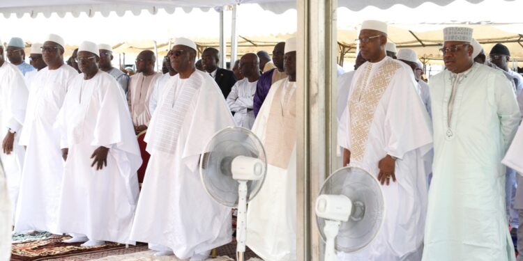 Les photos de la prière du Ramadan à la grande mosquée de la Riviera Golf, le vendredi 21 avril 2023, en présence du président de la République Alassane Ouattara.