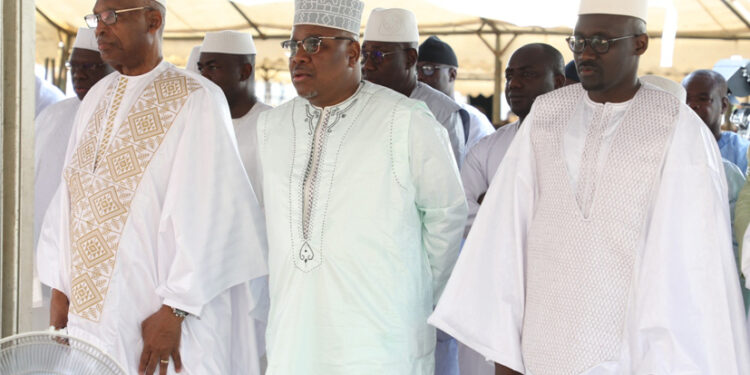 Les photos de la prière du Ramadan à la grande mosquée de la Riviera Golf, le vendredi 21 avril 2023, en présence du président de la République Alassane Ouattara.