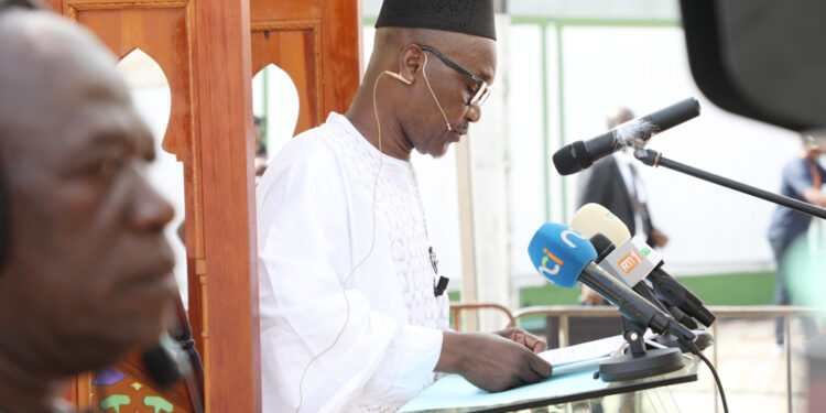 Les photos de la prière du Ramadan à la grande mosquée de la Riviera Golf, le vendredi 21 avril 2023, en présence du président de la République Alassane Ouattara.