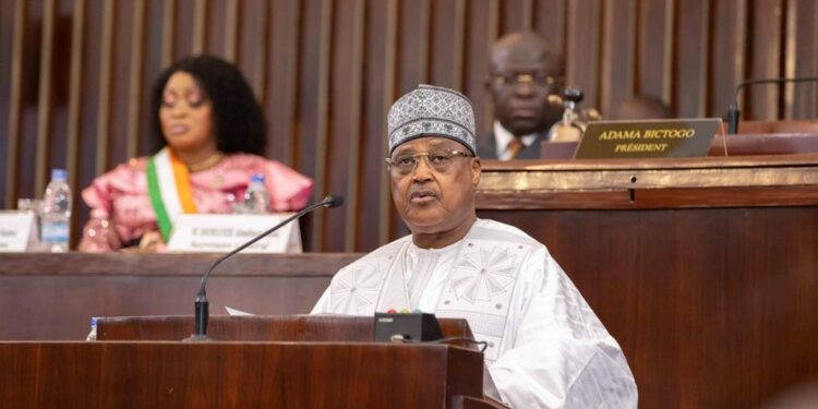 Le président Alassane Ouattara, a échangé avec les présidents des Assemblées Nationales Francophone en marge de…