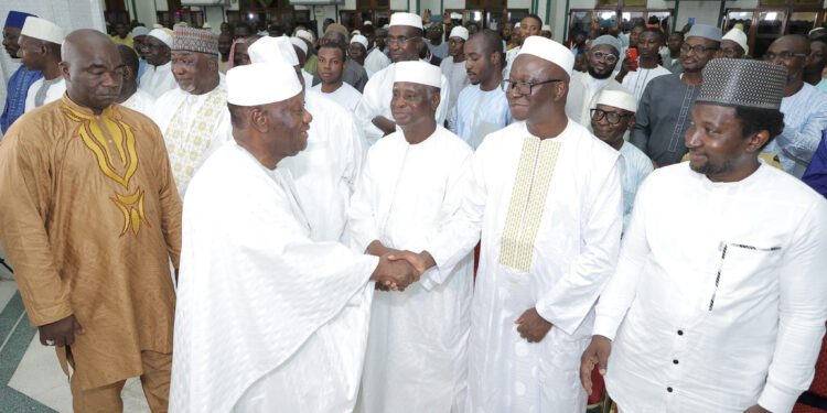 Les photos de la célébration de la Nuit du Destin, le lundi 17 avril 2023, à la…