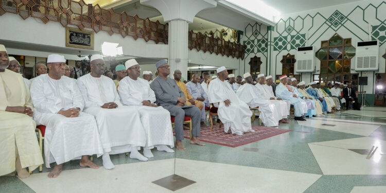 Les photos de la célébration de la Nuit du Destin, le lundi 17 avril 2023, à la…