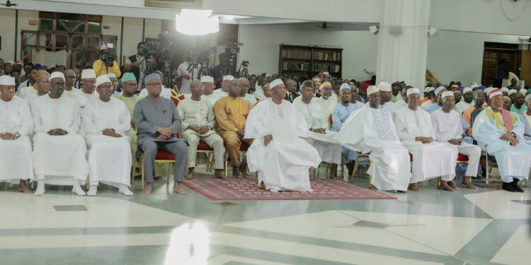 Les photos de la célébration de la Nuit du Destin, le lundi 17 avril 2023, à la…