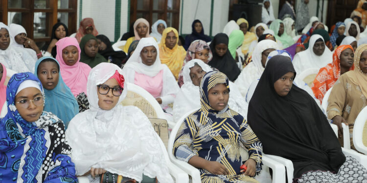 Les photos de la célébration de la Nuit du Destin, le lundi 17 avril 2023, à la…
