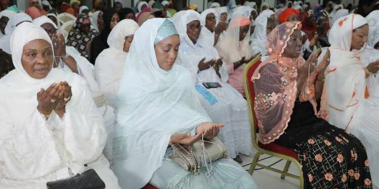 Les photos de la célébration de la Nuit du Destin, le lundi 17 avril 2023, à la…
