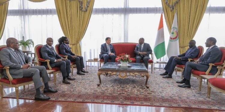 Les photos de l’entretien du Président de la République, Alassane OUATTARA, avec M. Neil Troost,…