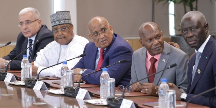 Le président Alassane Ouattara, a échangé avec les présidents des Assemblées Nationales Francophone en marge de…