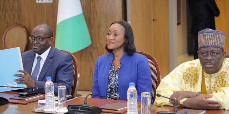 Le président Alassane Ouattara, a échangé avec les présidents des Assemblées Nationales Francophone en marge de…