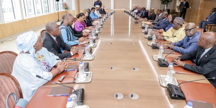 Le président Alassane Ouattara, a échangé avec les présidents des Assemblées Nationales Francophone en marge de…