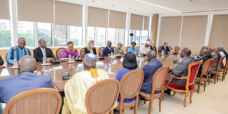 Le président Alassane Ouattara, a échangé avec les présidents des Assemblées Nationales Francophone en marge de…