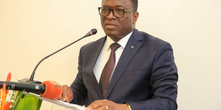 Les photos de la cérémonie de restitution de la lutte contre l’échauffement climatique. Le ministre Claude Paulin Danho  et Mme Fravcesca Di Mauro Ambassadeur de l’UE étaient présents