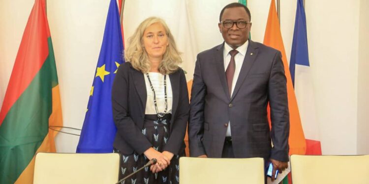 Les photos de la cérémonie de restitution de la lutte contre l’échauffement climatique. Le ministre Claude Paulin Danho  et Mme Fravcesca Di Mauro Ambassadeur de l’UE étaient présents