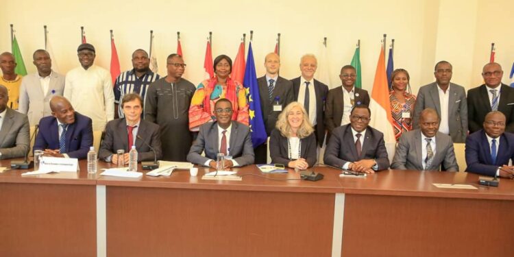 Les photos de la cérémonie de restitution de la lutte contre l’échauffement climatique. Le ministre Claude Paulin Danho  et Mme Fravcesca Di Mauro Ambassadeur de l’UE étaient présents