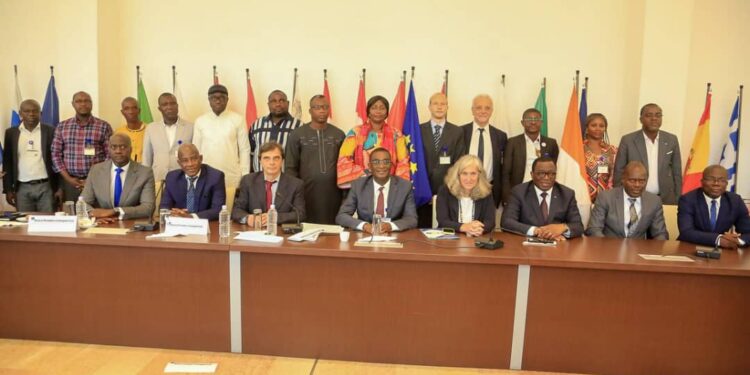 Les photos de la cérémonie de restitution de la lutte contre l’échauffement climatique. Le ministre Claude Paulin Danho  et Mme Fravcesca Di Mauro Ambassadeur de l’UE étaient présents