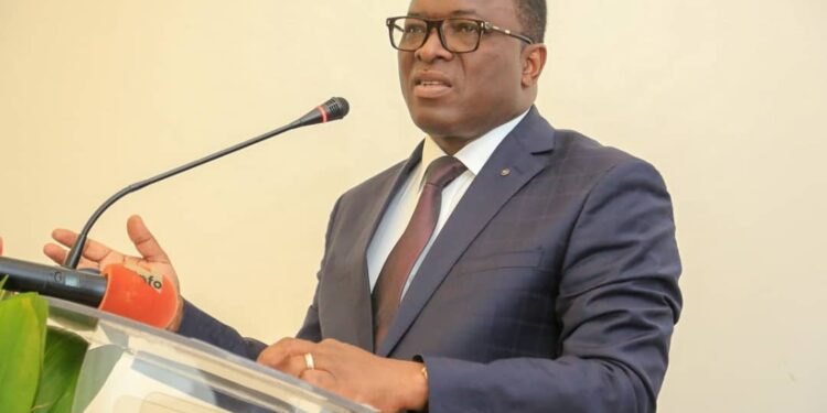 Les photos de la cérémonie de restitution de la lutte contre l’échauffement climatique. Le ministre Claude Paulin Danho  et Mme Fravcesca Di Mauro Ambassadeur de l’UE étaient présents