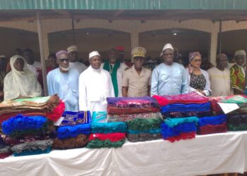 Katiola/Ramadan 2023 : Thomas Camara offre 1500 tapis de prière aux mosquées